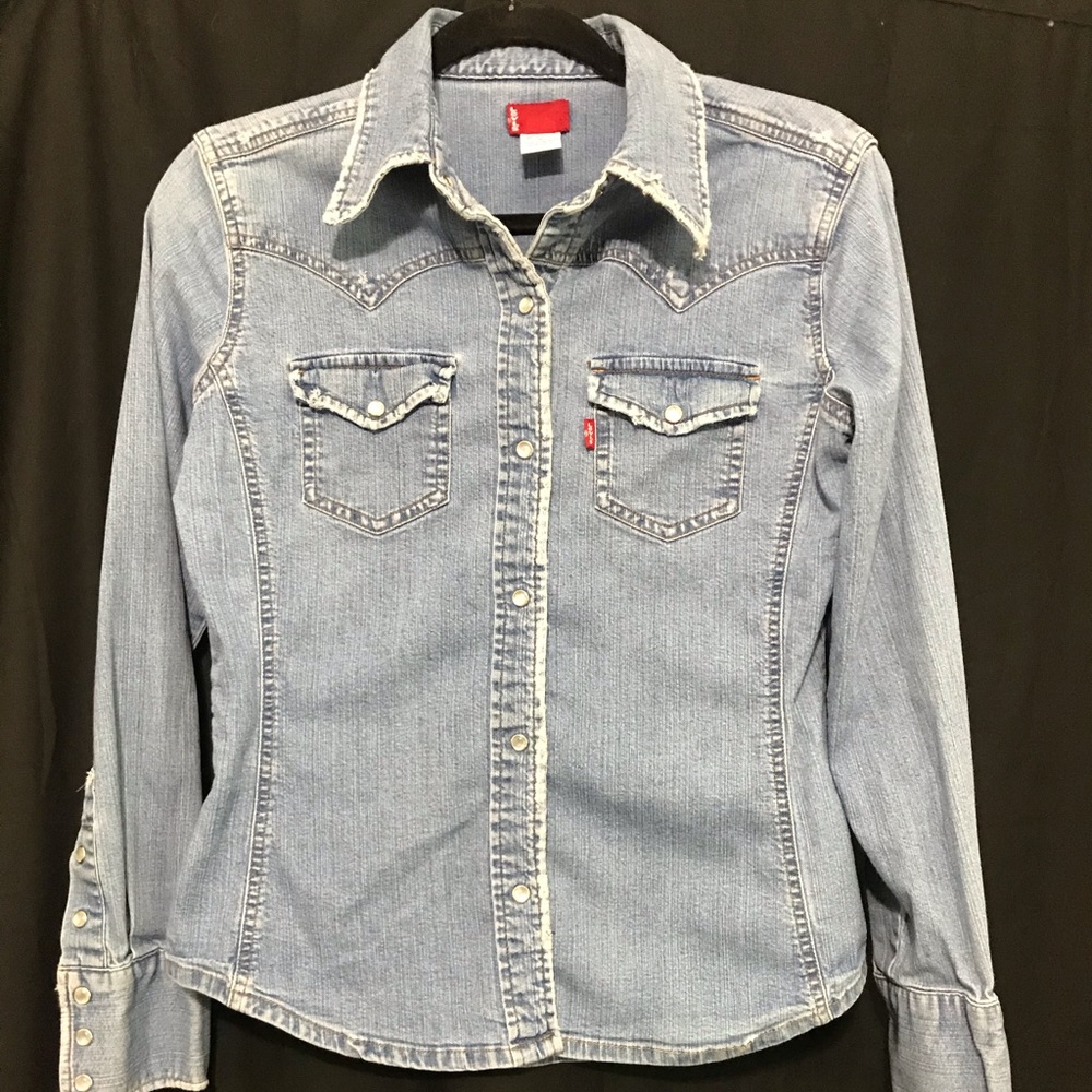 Levi’s snap closure jean shirt
